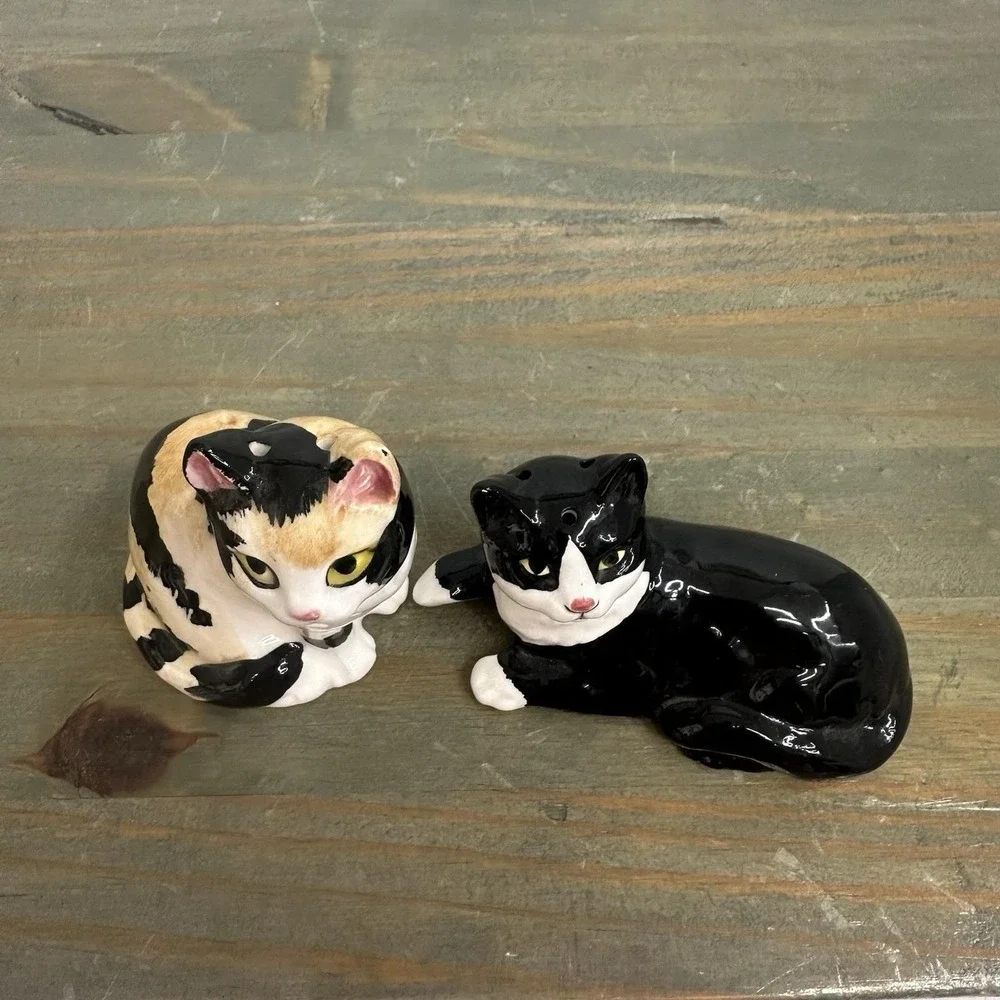 Vtg Japan Ceramic Black White Tuxedo Stripe Tiger Kitty Cat Salt Pepper Shakers